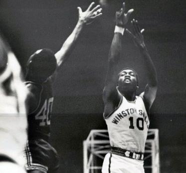 Earl Monroe (10) and the 1967 WSSU Rams national champions.