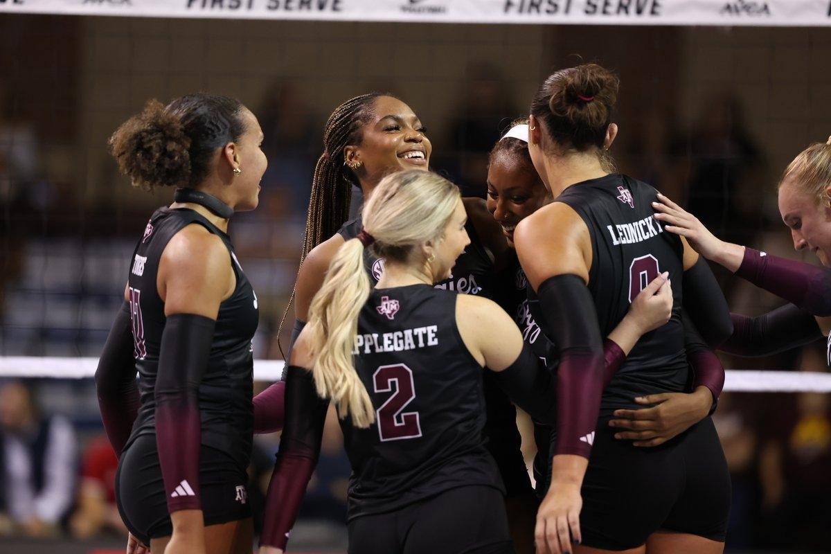 No.9 Texas A&M defeats No.11 Minnesota at the AVCA First Serve Showcase