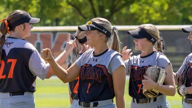 Chloe Baynes DII softball